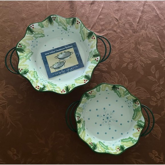 Set of 2 Temp-Tations HOMETOWN CHRISTMAS HOLLY 9" & 11” ROUND BAKER W/RACKS NEW - Picture 1 of 9